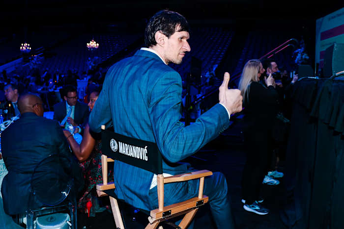 MB 03-04 Mavs Ball-8765